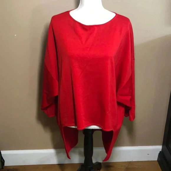 St. John Tops - St John Hi-Lo Top.  Large